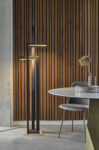 Strake lamp met houten achtergrond Bregje-Nix-Concept-Styling-Interiorstyling